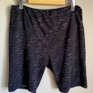 Sho Sho Women's Black / White Streaks Yoga Shorts Size 1X